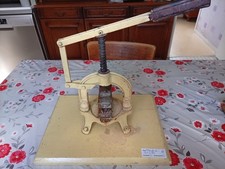 Ancien Outil PRESSE  MOULE A SUCETTE sur Planche en Bois