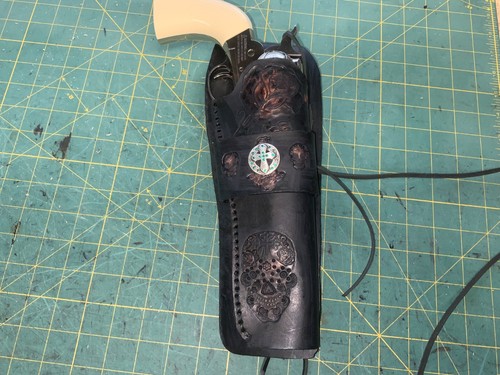 Revolver custom carving - r/h,