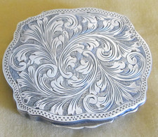 Ancien poudrier argent 800 Art