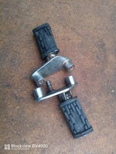 Cale / Repose Pieds Avant /