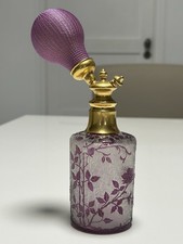 Vaporisateur à parfum en cristal de Baccarat modèle églantier améthyste