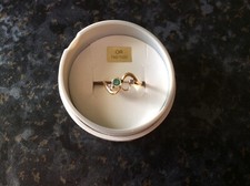 Ancienne bague or 18 carats à réparer émeraude, éclats de diamants T54, Poids 2g