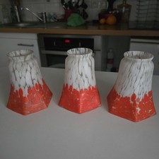 3 Tulipes En Pâte De Verre De Couleur Rouge Et Blanche Non Signé