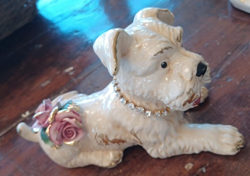 Figurine chien allongé - chien,