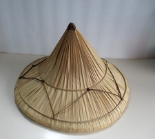 Chapeau asiatique rotin et fibres végétales -vintage