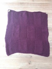 couverture bébé en laine violine avec différents points, taille 60x60