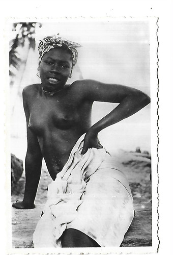 Dahomey femme aux seins nus - seins,