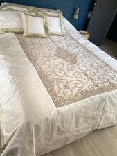 Exceptionnelle parure de lit Nuptiale en Soie NEUVE Et Broderie « Zardosi »