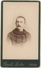 CDV circa 1890-1900. Militaire avec astrakan, 33 sur le col. Militaria.
