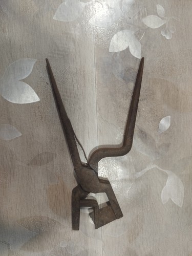 Rare outil ancien cuir pince - ,