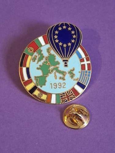 Pin montgolfière - pin's,