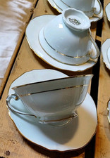 8 Tasses Ancienne Fabrique Royale Porcelaine Limoges Blanc Et Or
