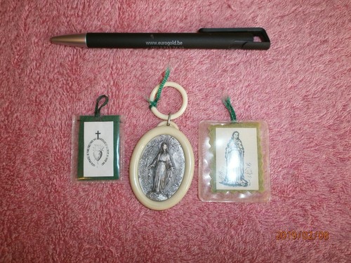 Lot objets religieux ivoirine - objets, religieux/ivoirine/