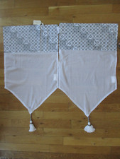 LOT DE 2 RIDEAUX BRISE-BISE.