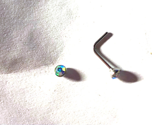 Piercing angle droit nez - nez,