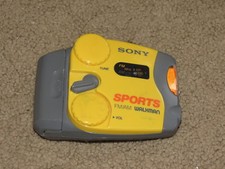 WORKING Sony Sports FM/AM radio walkman