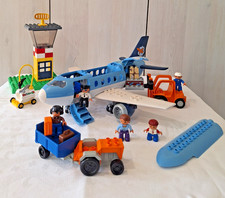 Lego Duplo le gros avion à l'aéroport, tracteur, chariot élévateur, tour