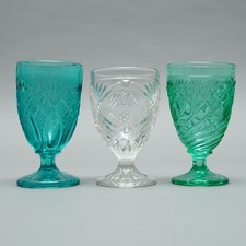 3 Antique Verre Moulé Coupe