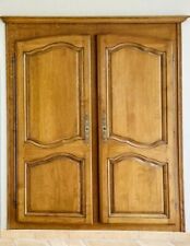 placard formant boiserie deux portes mouluré en chêne massif . XX siècle .
