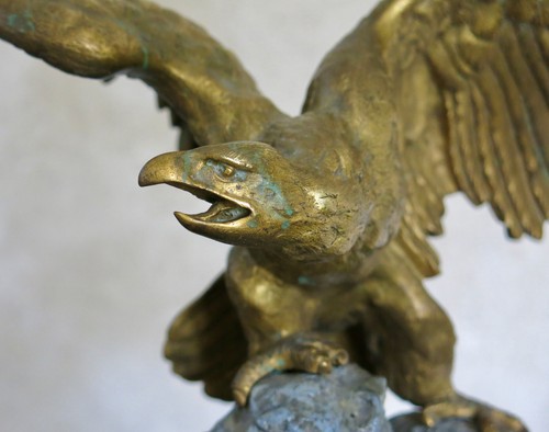 Aigle sur son rocher - sur,