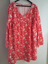 Robe tunique neuve taille 50-52 rouge motif floral