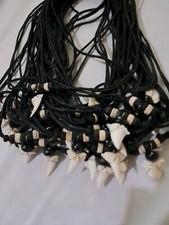 Lot de 10 colliers dent de requin – Style surf, tribal & bohème