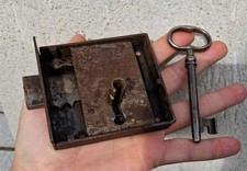 ANCIENNE SERRURE AVEC SA CLE en fer  pour meubles, coffre, porte... N°8
