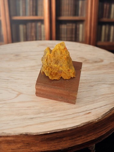 Pierre brute calcite jaune sur