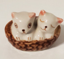 Figurine Chat : 2 Chatons dans leur panier - Porcelaine / Kittens in basket