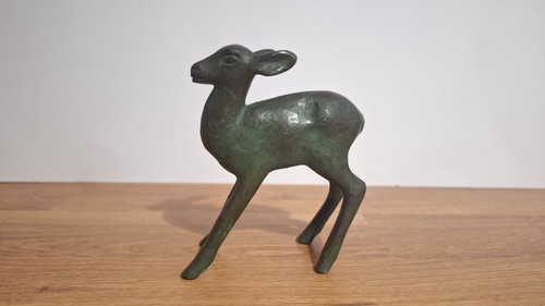 Petit bronze animalier - , signé