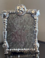 Fondica / Mathias :  Grand porte photo en bronze argenté     Signé et numéroté