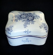 Rare boite en porcelaine