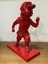 Sculpture En Bois Laqué? Représentant Une Petite Fille Soldat. H: 29 cm