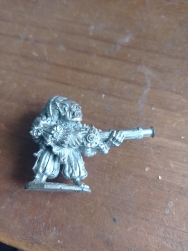Foundry 25mm figurine orc - 25mm,