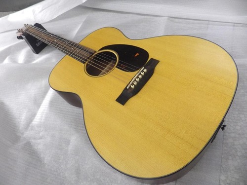 Guitare acoustique rétro