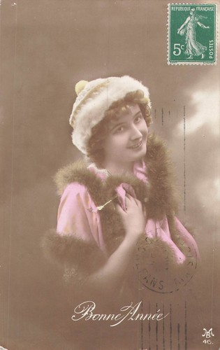 Bonne annee femme souriante - cp,