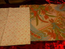 lot ===3housses coussins + un traversin  ,2taies couleurs douces 