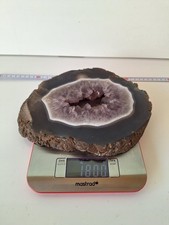 Amethyst geode half	1 800 g