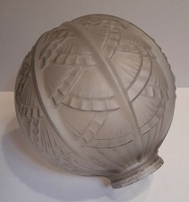 Grand globe luminaire Art Déco en verre pressé moulé