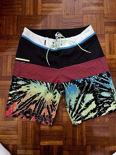 Quiksilver men board shorts - board,