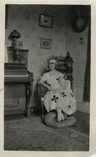 PHOTO ANCIENNE - VINTAGE SNAPSHOT - FEMME DÉGUISEMENT FÉE TRÈFLE -DISGUISE FAIRY