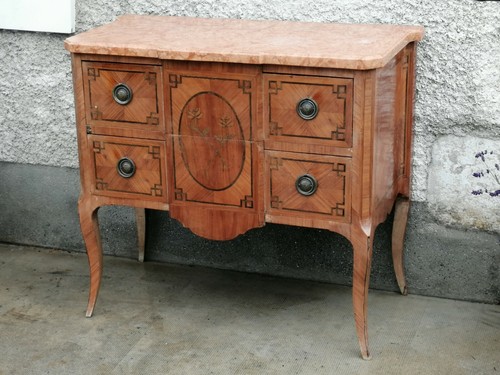 Ancienne commode sauteuse