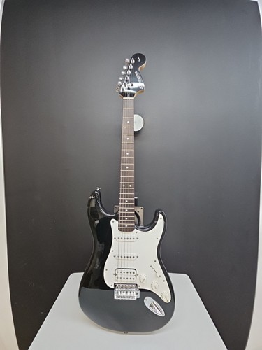 Starcaster fender - by,