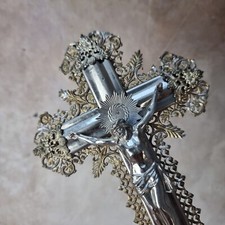 Crucifix Ancien en Bois et Métal - Christ et Décors Dorés