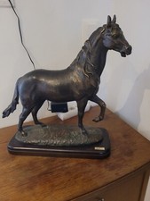 JOLI BRONZE CHEVAL signé A PAIZ avec socle en bois