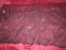 Ancien voile / mantille en dentelle de soie noire fin XIXème