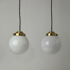 PAIRE D’ANCIENNES SUSPENSIONS EN OPALINE VINTAGE 13 CM Old French Lamp