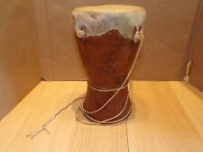 Tambour africain ( instrument de musique 19 cm de haut 11,5 cm diamètre )