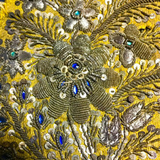 Ornement  Religieux Tissu Brodé Fil Argent Orné De Sequin Et Cristaux Broderie