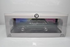 B33 1:18 TRIPLE 9 T9-1800370